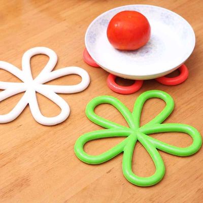 1Pcs Heat Insulation Pad Plum Blossom Dining Table Mat Anti-skid Cup Pads Non-slip Coaster Kitchen Accessories Pot Holder Mat