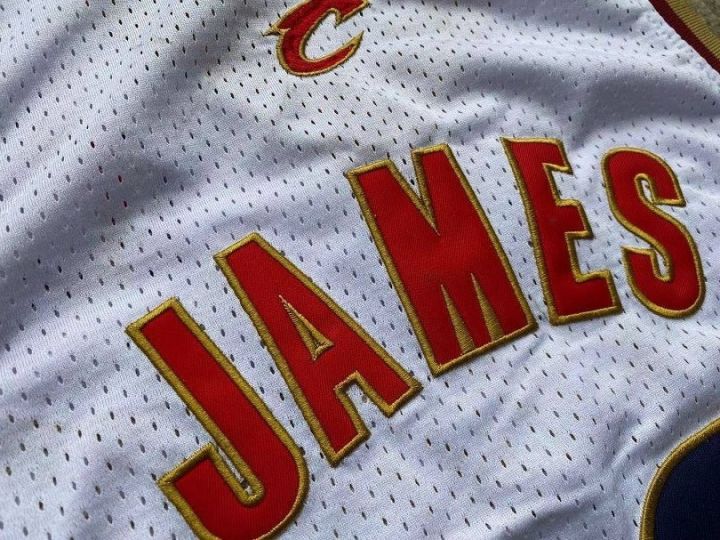 top-quality-hot-sale-mens-cleveland-cavaliers-23-lebronn-james-2003-04-mitchell-ness-swingman-jersey-white