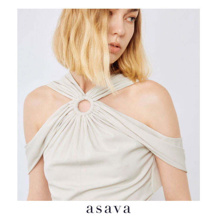 asava-aw22-stella-o-ring-blouse-เสื้อผู้หญิง-แต่งเจาะวงกลม-แต่งผ้าพาดไหล่-ซิปหลัง