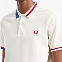 FRED PERRY เทรนด์ผู้ชายแนวอังกฤษปลูกฝังศีลธรรมของคนหนึ่งเสื้อผู้ชายแขนสั้น FP FREDPERRY POLO Unlined เสื้อผ้าส่วนบนลายเม็ดเล็กๆเสื้อยืดคอปกการต่อธุรกิจและการพักผ่อนนักเดินทาง