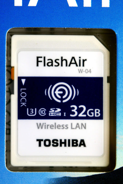 Wi-FiSD??TOSHIBA FlashAir 32GB?W-04?送料無料です♪ - デジタルカメラ