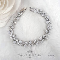 สร้อยข้อมือ ประดับคริสตัลเพชรกลม Round Brilliant Shape สลับไซส์ ลายโค้ง เครื่องประดับ BR010 ValueJewelry