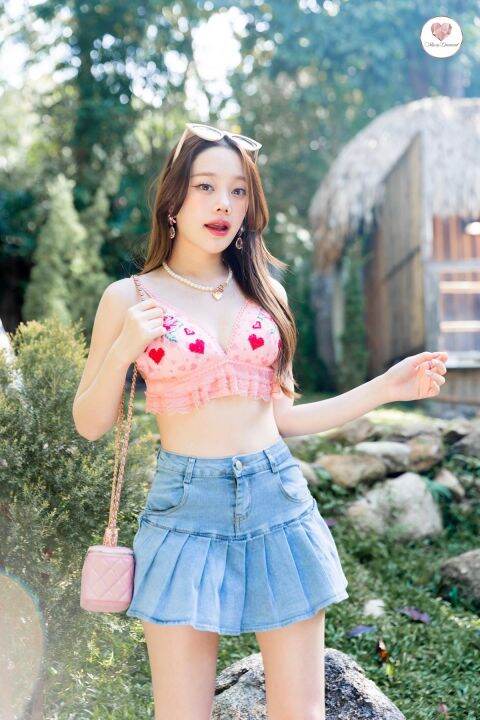 pink-vintage-rosey-crop-top-ครอปบราลูกไม้ปักลายหัวใจตกเเต่งระบาย-สีชมพู-แมทซ์ง่ายสไตล์มาเรีย