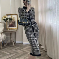 กลิ่นหอมขนาดเล็กผู้หญิง Houndstooth ถักเสื้อกันหนาวชุดฤดูใบไม้ร่วงแฟชั่นย้อนยุคเสื้อคลุม Streetwear ฤดูหนาว B Odycon ลายสก๊อตยาวชุด