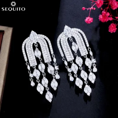 SEQUITO ประณีต Pave Sparkling AAAAA Cubic Zircon คริสตัล Sliver ชุบ U รูปร่างโคมระย้า Dangle Drop ยาวพู่ต่างหูเจ้าสาวงานแต่งงานเครื่องประดับ SE642