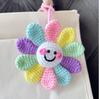 BW Rainbow Daisy Keychain?? พวงกุญแจถักรูปดอกไม้สีเรนโบว์