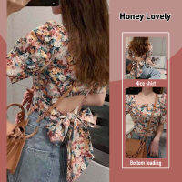 Honey Lovely เสื้อลายดอกไม้ฤดูร้อนฝรั่งเศสพัฟแขนเสื้อหญิงการออกแบบขนาดเล็ก2022ฤดูร้อนย้อนยุคพอร์ตรสชาติตารางคอเปลือย HON960