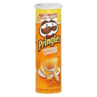 สินค้าเข้าใหม่ Premium ? Pringles Cheddar Cheese Potato Crisps 158g พริงเกิลส์ เชดด้า ชีส มันฝรั่งอบกรอบ 158 กรัม?