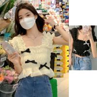 Eva Style?พร้อมส่ง✨เสื้อสายเดี่ยว เสื้อครอป y2k ลูกไม้ เสื้อสีขาว เสื้อผ้าผู้หญิงน่ารัก เสื้อแฟชั่นผู้หญิงคอเหลี โบว์