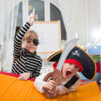 WINOMO 5pcs Pirates Pirates Kids Birthday Party Supplies ของเล่นคอสเพลย์อุปกรณ์ประกอบฉากของเล่น