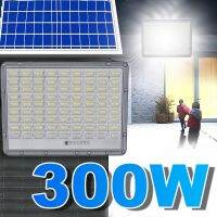 ไฟสปอตไลท์นอกอาคารสะท้อนแสงพลังงานแสงอาทิตย์อลูมิเนียมกำลังสูง300W ไฟ LED พลังงานแสงอาทิตย์พร้อมโคมไฟติดผนังแผงโซล่ากันน้ำสำหรับสวน