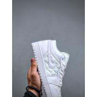 2023 รองเท้ากีฬาลำลองสำหรับผู้ชายและผู้หญิง❐✎❁☊▫♀ Wmns 1 Low SE White Quilted “Triple White” รองเท้าผ้าใบ รองเท้า รองเท้าวิ่ง