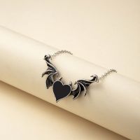 Vintage Bats Heart Necklace for Women Men Trendy Bat Heart Shaped Pendant Chain Choker Jewelry Accessories Girlfriends Gift 2023 Fashion Chain Necklac