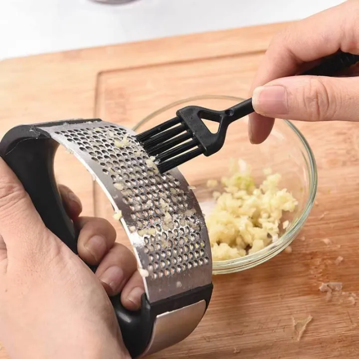 stainless-steel-garlic-press-mincer-crusher-garlic-press-rocker-arc-shape-garlic-chopper-with-ergonomic-grip-for-kitchen-baking