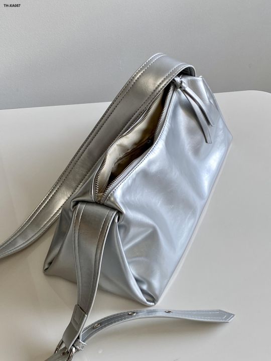 2023-niche-design-new-female-bag-silver-one-shoulder-leisure-senior-sense-of-texture-inclined
