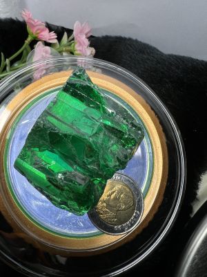 สีเขียว มรกต เอมเมอรัล น้ำหนัก 162 กรัม Gram  เพชรรัสเซีย พลอย ก้อน  GREEN EMERALD CUBIC ZIRCONIA (ความยาว xความกว้าง 35x46 มิลลิเมตร )