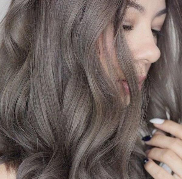 Thuốc nhuộm tóc màu nâu khói Tazaki là sự lựa chọn tuyệt vời cho những bạn yêu thích sắc tóc thanh lịch và tinh tế. Hãy xem ảnh liên quan để chuẩn bị cho một cuộc hẹn quan trọng hoặc một dịp đặc biệt để thực hiện tóc mơ ước của bạn.