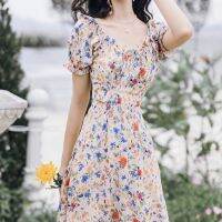 P006-037 PIMNADACLOSET - Sweetheart Neck Short Puff Sleeve Emboss Floral Print Midi Dress