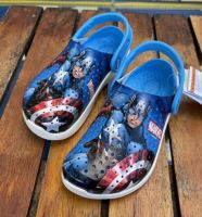 //Hot Deal ซื้อ 1 คู่แถมตุ๊กตาJibbitz Hero 2 ชิ้น=50฿// Crocs LiteRide Clog Printed For Kids  รองเท้าเด็กชาย มีหลาย Captain &amp; Ironman สวยมาก  C8------J3 รองเท้าสวย เบานิ่มใส่สบาย เด็กๆใส่แล้วน่ารักมากเลย