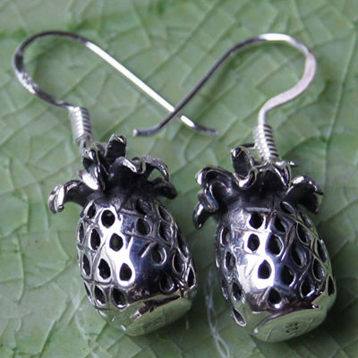 Thai design beautiful  earrings pineapple fruit sterling silver 925 ผลไม้สัปะรด น่ารักลวดลายไทยตำหูเงินสเตอรลิงซิลเวอรสวยของฝากที่มีคุณค่า ของขวัญชาวต่างชาติชอบมาก