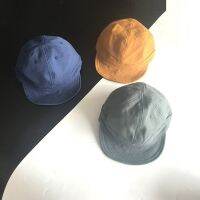 สีทึบสั้น Brim Aldult Unisex เกาหลีรุ่น Beret ฤดูใบไม้ผลิฤดูใบไม้ร่วงแฟชั่นผู้ชายใหม่ Peaked หมวก Newsboy หมวก