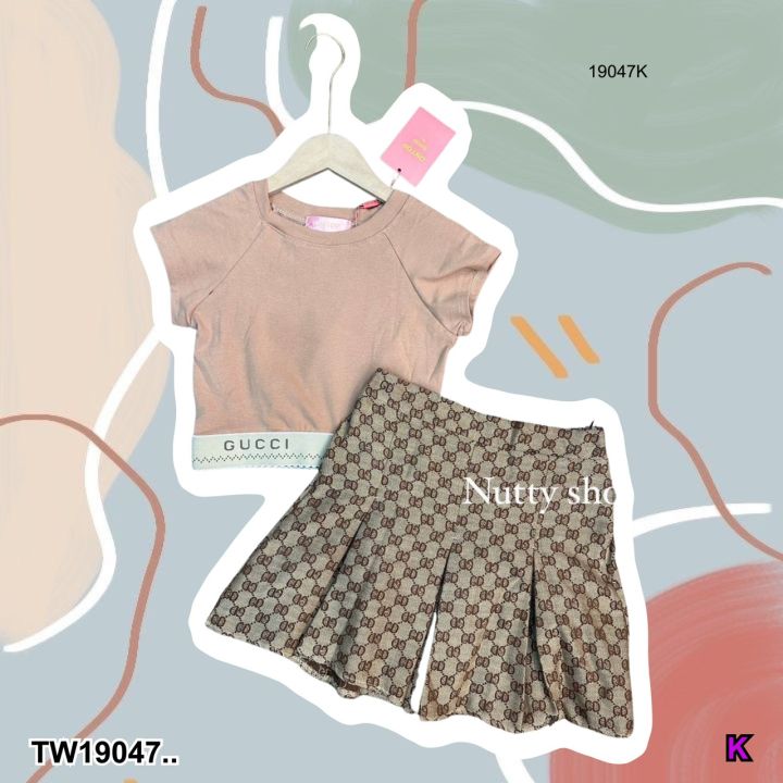 tw19047-set-2-ชิ้น-เสื้อครอป-คอกลม-กางเกงกระโปรงอัดกลีบ