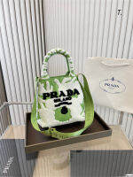 2023 ฤดูหนาวสไตล์ใหม่เดิมˉPRADA กระเป๋าสะพายขนาดเล็ก Tote กระเป๋าสะพายสําหรับผู้หญิง 1: 1 กระเป๋า Crossbody สุดหรูคุณภาพสูงกระเป๋าผู้หญิง