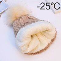 【KFAS Clothing Store】 ผู้หญิงฤดูหนาว Bonnet หนานุ่ม Beanies ขนแกะเรียงราย Dual Layer Faux Fur Pom Pom หมวกถักแฟชั่นกีฬากลางแจ้ง Skullies Ca