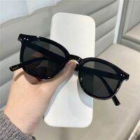 Fashion Black Yellow Square style Vintage Sunglasses Woman Retro Rivet Small Frame Male Sun Glasses Brand Designer Oculos De S