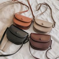 [COD] 2021 spring and autumn new three-dimensional semicircular texture saddle bag shoulder retro Messenger ladies