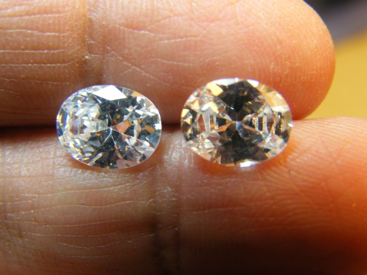 เพชรรัสเซีย-cubic-zirconia-สีขาว-white-รูปไข่-oval-8x6-mm-gemstone