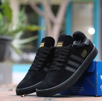 Foto sepatu 2024 adidas hitam polos