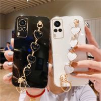 เคสแฟชั่นโซ่สร้อยข้อมือรูปหัวใจความรักชุบโลหะใหม่สำหรับ Vivo Y20 Y12S Y15S Y21 Y31 Y33S Y73 V20 V21 V21E V23 V25ปลอกซิลิโคน