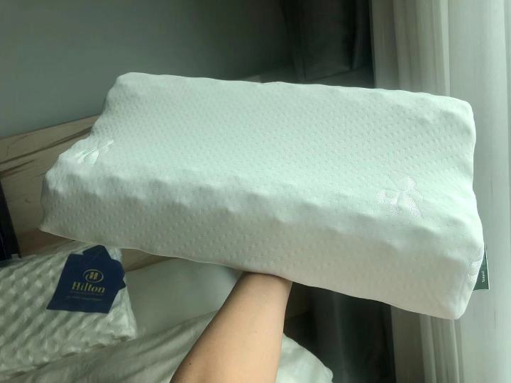 พร้อมส่ง-hilton-หมอนหนุนเพื่อสุขภาพ-หมอนยางพารา-โรงแรม-5-ดาว-มี-2-ระดับ-แถมกล่อง-orthopedic-latex-memory-foam-massage-pillow-neck-support-health-pillow