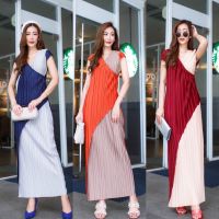 Kelly Pleated Maxi  เดรสอัดพลีสแขนครอปตุ๊กตา ทรงคอวี ผ่าด้านข้างเล็กๆ เพิ่มความแซ่บ ทรงสวยมากกก ?   ช่วงคอกุ๊นเก็บขอบขึ้นทรงสวย  ไม่รัดตัว ???? รุ่นนี้ใช้ผ้าพิมพ์ เนื้อมันวาว  เล่นไฟ ? งานสวยมากกก!!   ตัวกระโปรงออกแบบป้ายผ่า ทับสลับ ทูโทน สีสวยเป๊ะ