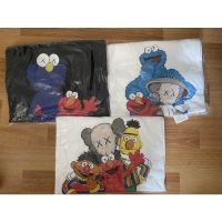 uniqlo kaws x sesame street มือ1 ของแท้