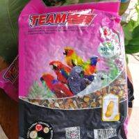 TEAM Parrot [ทีม แพรอท] 1 kg. อาหารนกแก้วทุกสายพันธุ์ อุดมไปด้วยธัญพืชหลากหลายชนิด    มีสารอาหารครบถ้วน ช่วยต้านทานการอักเสบและไวรัสต่างๆ