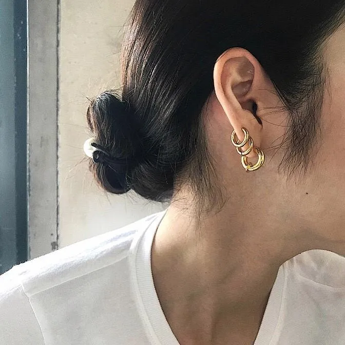 grumpy-curl-in-a-hoop-earrings-ราคาต่อคู่-price-per-pairs