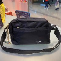 Lesportsac 2023 กระเป๋าสะพายข้างสีดำบริสุทธิ์แฟชั่นพิมพ์กระเป๋าสะพาย2434