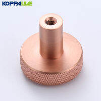 ร้อนรอบ Knurled ตู้ครัวลูกบิดจับนอร์ดิกสดทองเหลืองขนาดเล็กหลุมเดียวตู้เสื้อผ้าดึงสำหรับเฟอร์นิเจอร์ลิ้นชัก