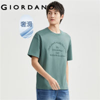 GIORDANO ผู้ชาย เสื้อยืดคอกลมแขนสั้นคอกลมพิมพ์ลายนูนสัมผัสหรูหราผ้าฝ้ายถัก Free Shipping 01023391