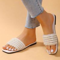 2023 New Womens Flat Bottom Fashion One Word Slippers Womens Shoes Summer Outdoor Beach Pearl Sandals Women Flip Flops Sandalia