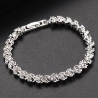 European and American Fashion Bracelet for Women Luxurious Rhinestone Inlaid Flashing Bracelet Bracelet Wedding Party Jewelry