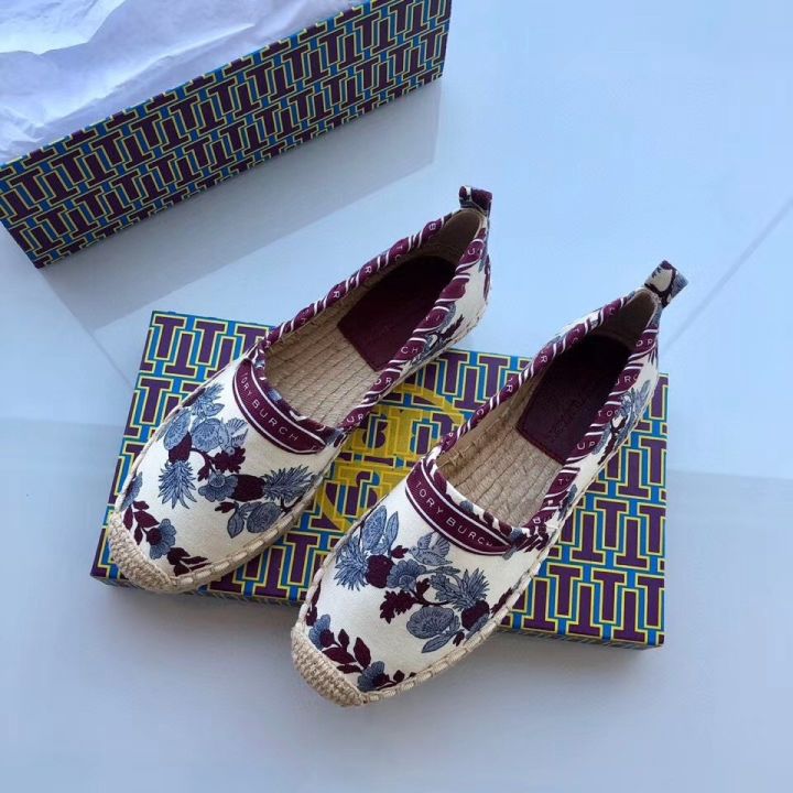 2023-new-tory-burch-hand-sewn-flower-grass-woven-shoes-letter-ribbon-printed-loafers