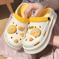 รองเท้าแตะสำหรับสุภาพสตรี Thick bottom hole hole shoes cheese ins baotou sandals in the summer