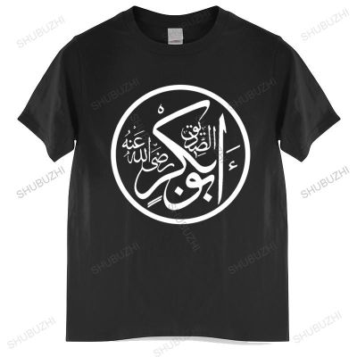 [COD]เสื้อยืด พิมพ์ลายกราฟฟิค Abu Bakr As Siddiq แฟชั่นฤดูร้อน สไตล์มุสลิม สําหรับผู้ชายชาวมุสลิม พลัสไซซ์S-5XL  5Y79
