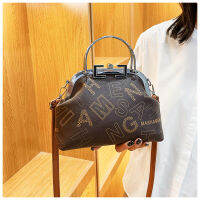 2023 Live Good Shoulder Crossbody Bag กระเป๋าเปลือกหอยแฟชั่นย้อนยุคหญิงคุณภาพสูงตัวอักษรกระเป๋าแพลตตินั่ม -