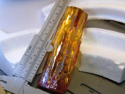 พลอย น้ำหนัก 260 กรัม สี เหลือง พลอย ก้อน เพชรรัสเซีย สำหรับตัดสำเร็จรูป เนื้อแข็ง(ความยาว xความกว้าง 110x20 มิลลิเมตร )