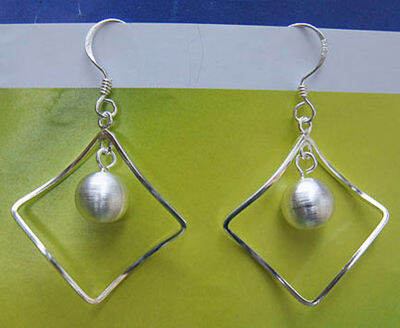 Thai design earrings sterling silver ลวดลายไทย น่ารักทำจากมึอลวดลายไทยตำหูเงินสเตอรลิงซิลเวอรสวยของฝากที่มีคุณค่า สวยเด่น สดุดตา