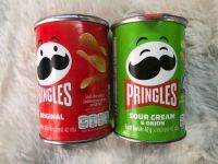 Pringles มันฝรั่งทอดกรอบรสดั้งเดิม และ รสซาวครีมและหัวหอม น้ำหนักสุทธิ 42 กรัม